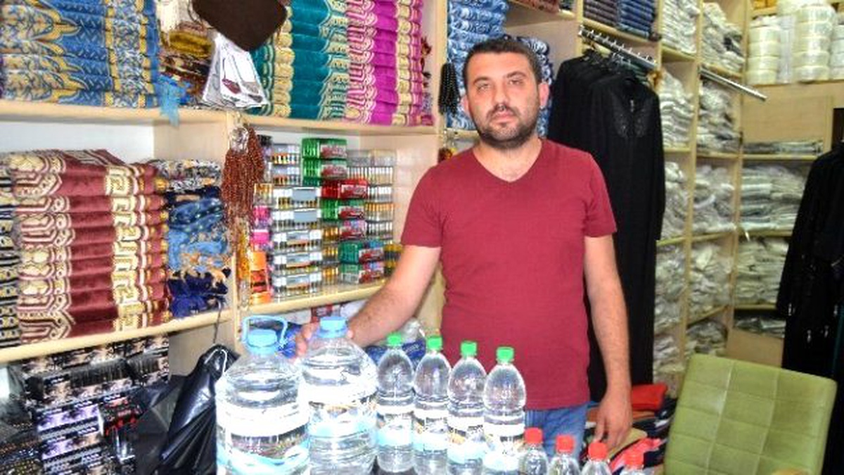 Ramazan Ayı Zemzem Satıcılarının Yüzünü Güldürdü