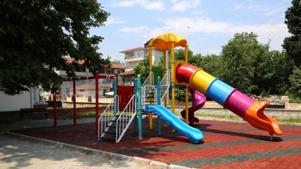 Sapanca\'da Çocuk Parkları Yenileniyor