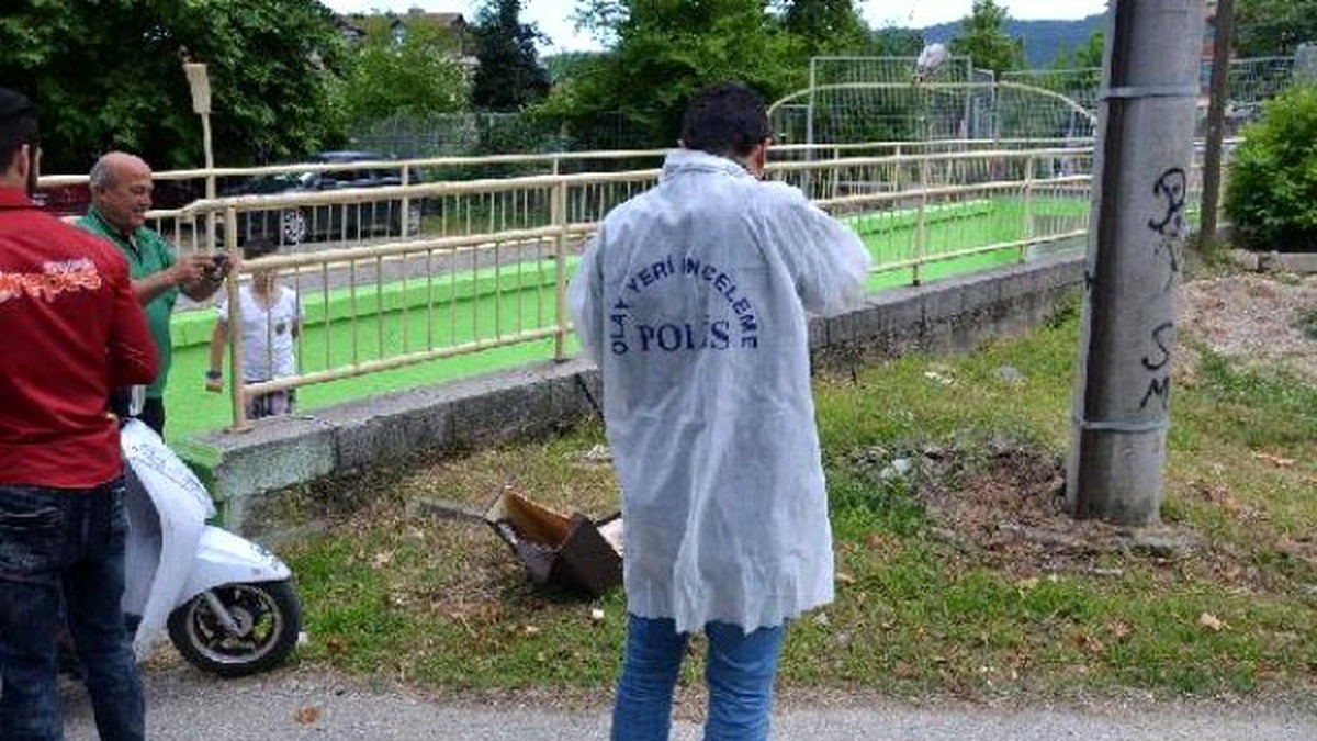 Sapanca\'da Fünye ile Patlatılan Çantanın İçi Boş Çıktı