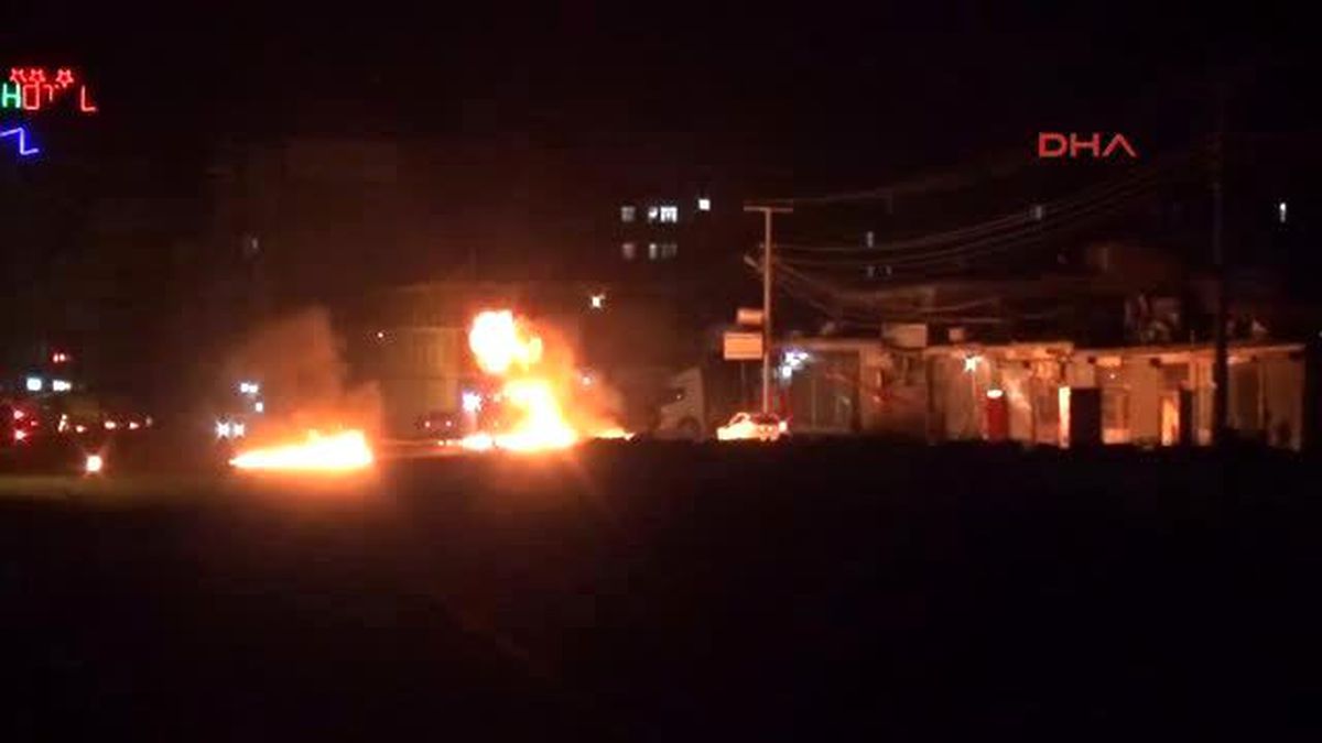 Silopi\'de IŞİD Protestosunda Göstericiler Polis ile Çatıştı