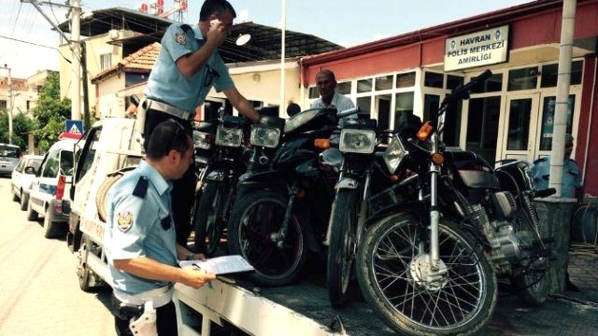 Standartlara Uymayan Motosikletler Toplandı
