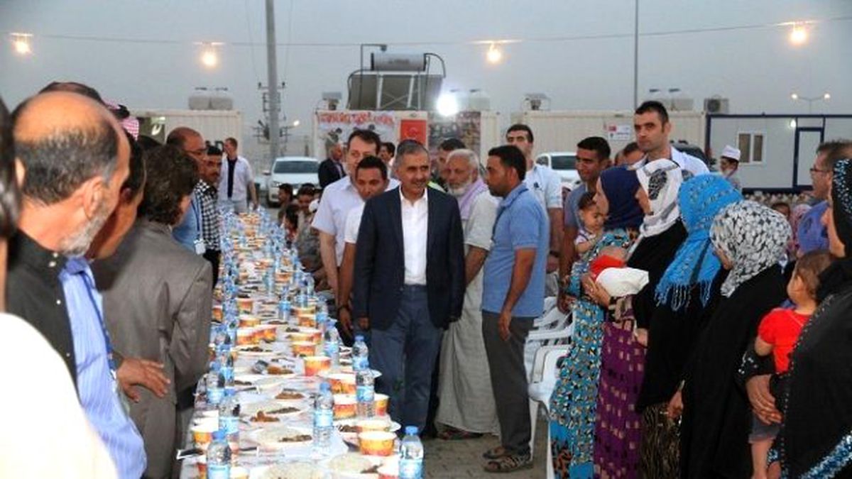 Vali Koçak Suriyeli Sığınmacılarla İftarda Buluştu