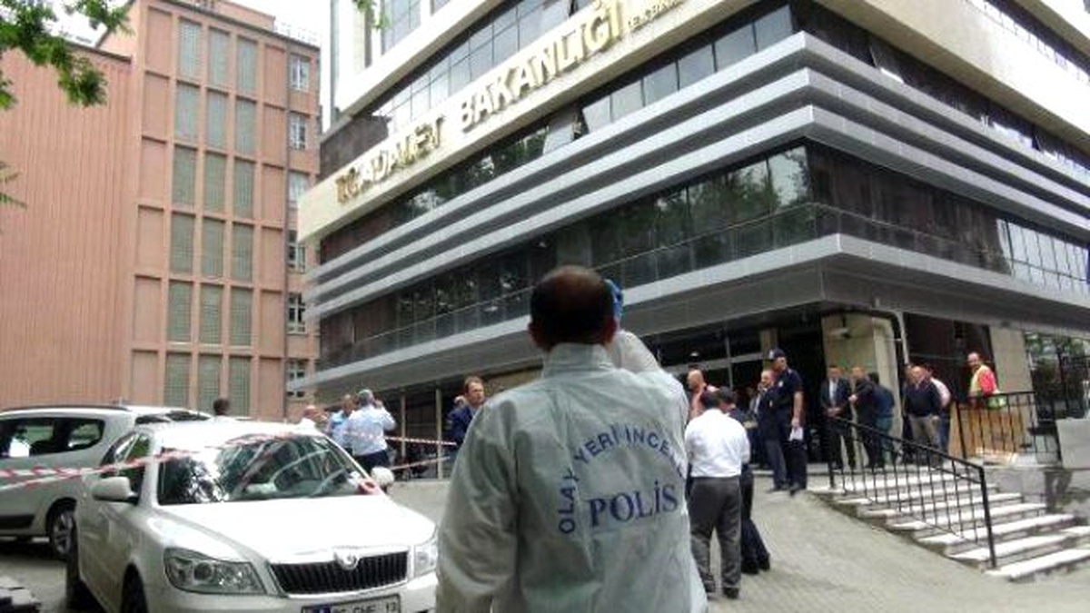 Adalet Bakanlığı Ek Binasına Ateş Açan Kişi Gözaltına Alındı (2)