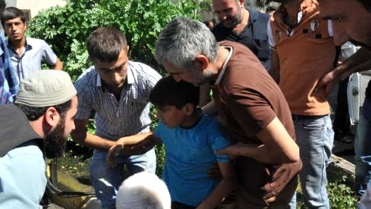 Adıyaman\'da Devrilen Otomobildeki Çocuk Yaralandı