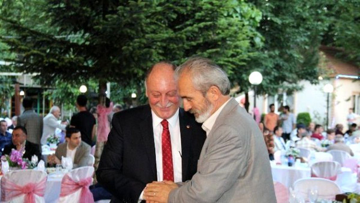 Atso\'dan Bayraktar ve Coş\'a Teşekkür Plaketi