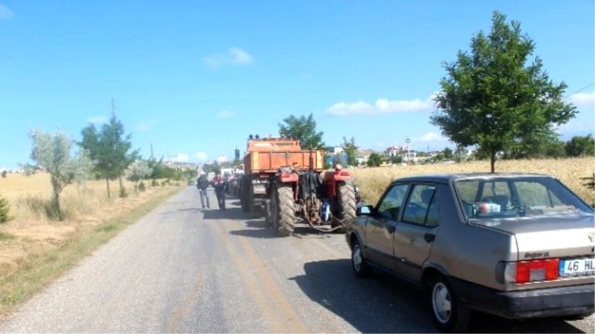 Beyşehir\'de Araç Muayene İstasyonu Önünde 30 Haziran Yoğunluğu