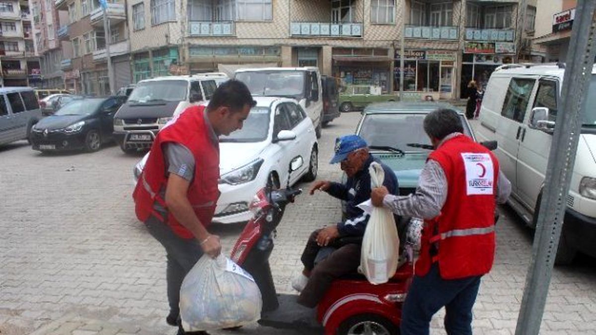 Beyşehir\'de Kızılay\'dan Ramazanda İhtiyaç Sahiplerine Yardım Eli