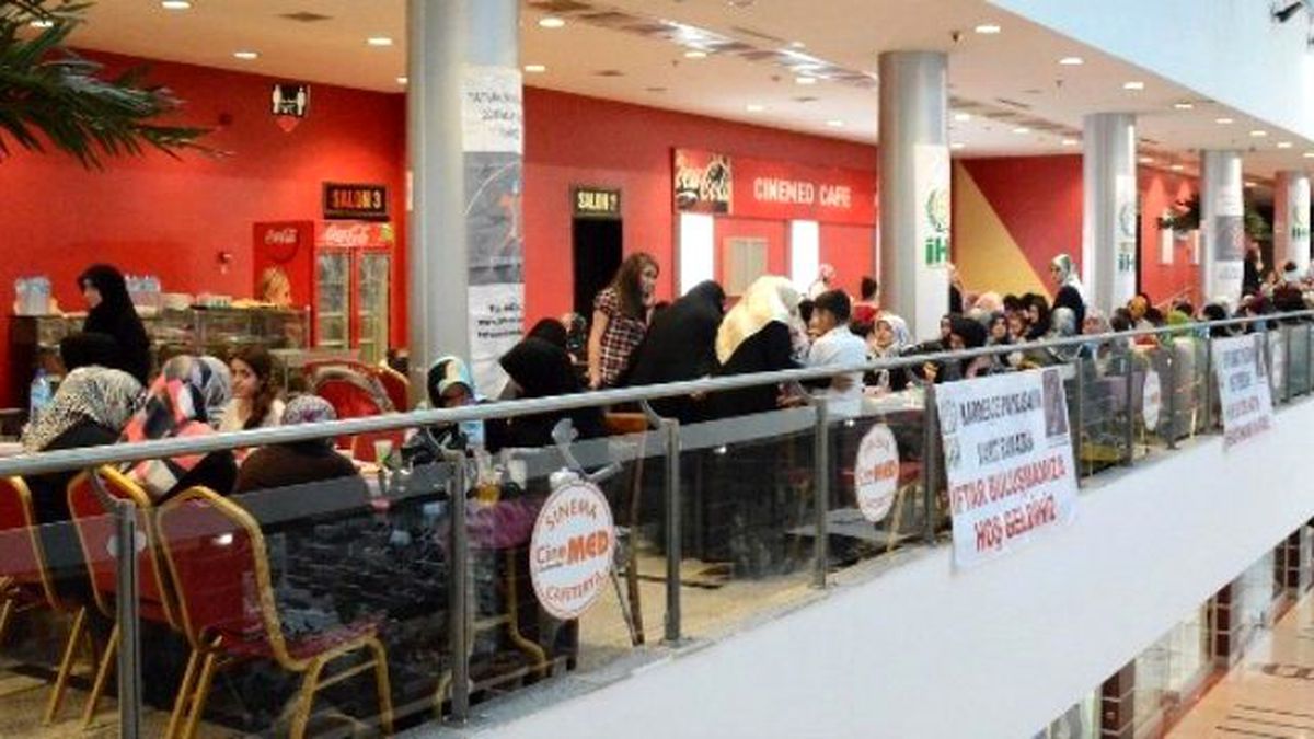 Bitlis İhh İnsani Yardım Derneğinden Yetim ve Fakir Çocuklar Yararına İftar Yemeği
