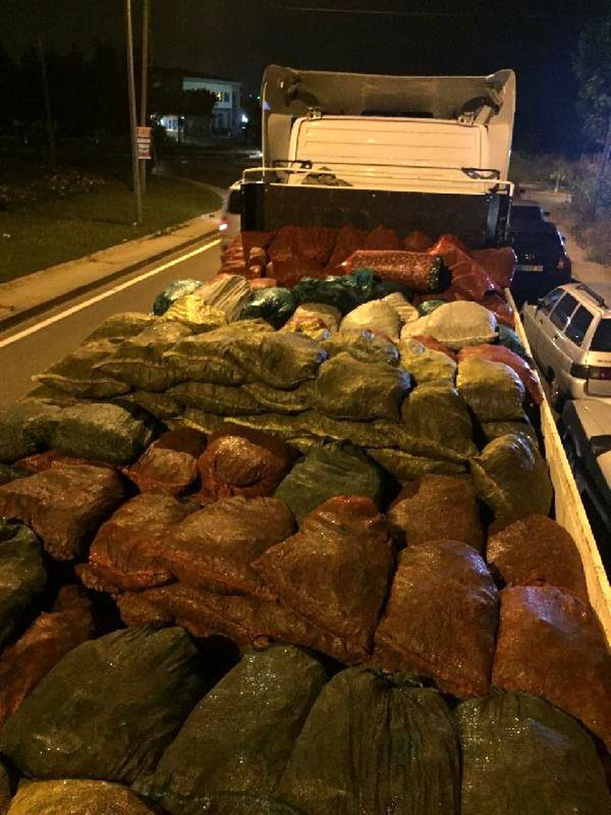 Bursa\'da Kaçak Avlanan 10 Ton Midye Ele Geçirildi