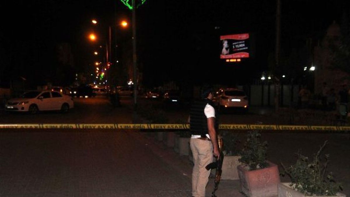 Cizre\'de Park Halindeki Şüpheli Araç Polisi Harekete Geçirdi