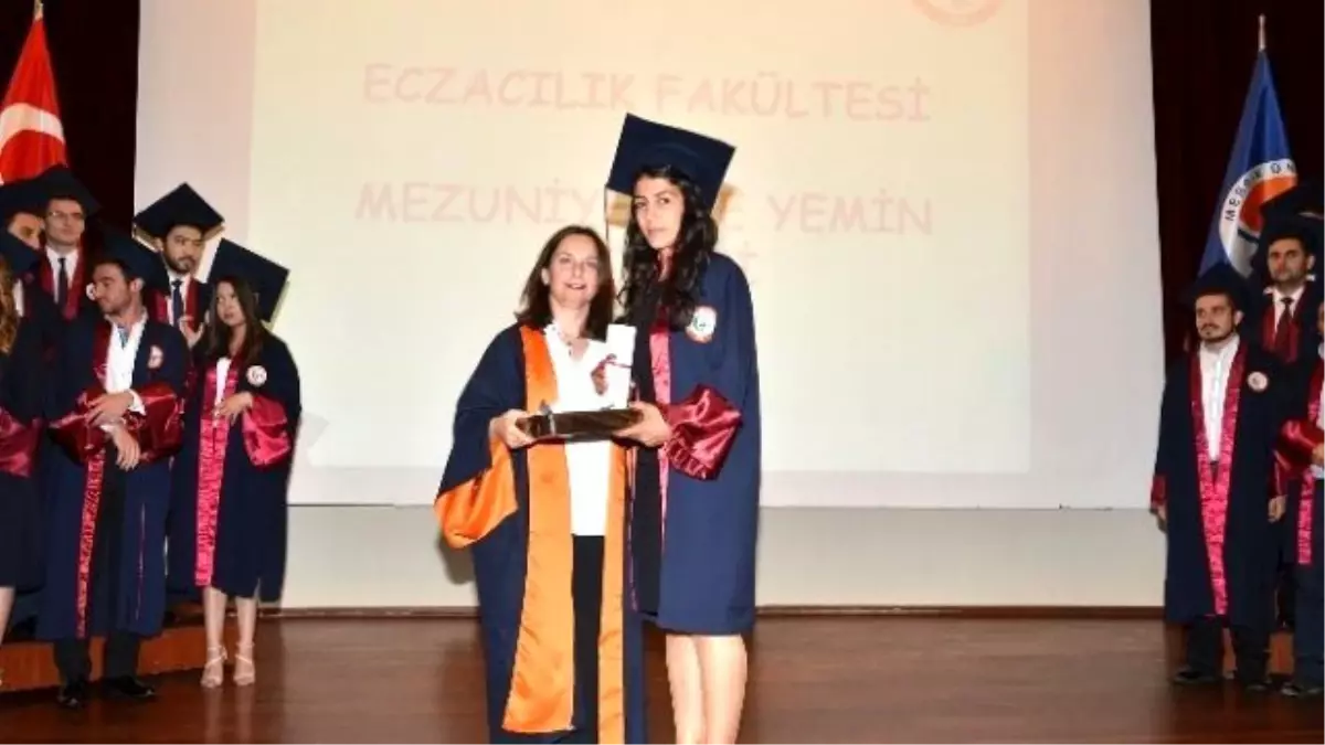 Eczacılık Fakültesi\'nde Mezuniyet Heyecanı