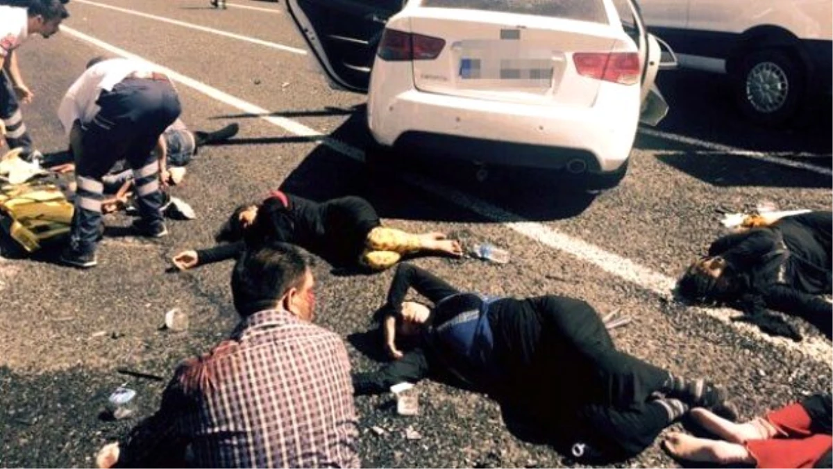 Erzurum'da Trafik Kazası! Yaralılar Yola Savruldu
