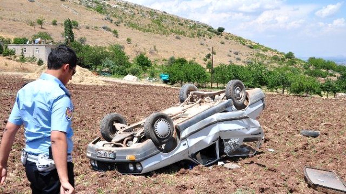 Gençlerin Otomobille Gezisi Kazayla Bitti