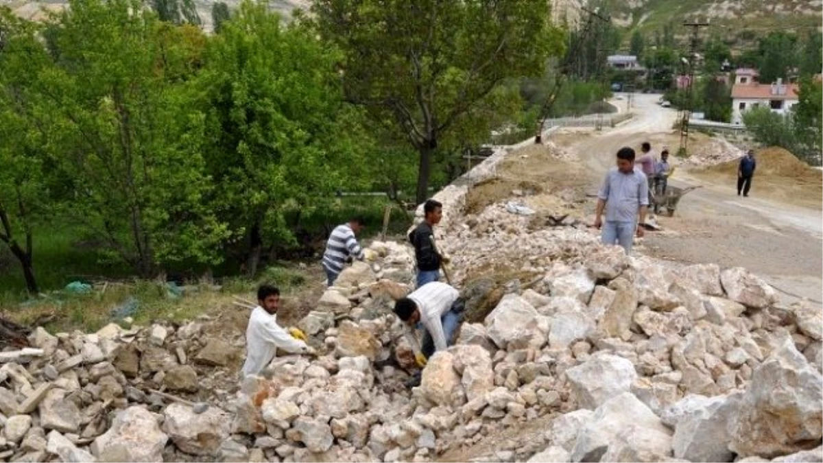 Gökpınar Yolu Taş Duvar Çalışmaları Tamamlandı