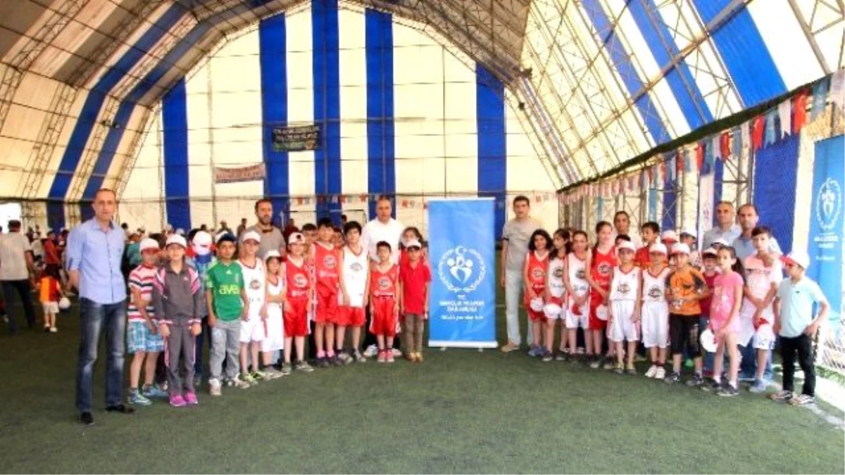 Hakkari\'de Yaz Spor Okulları Açıldı