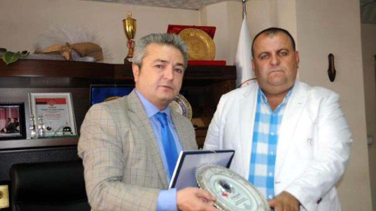 Hakkarili İşadamı Karahanlı\'ya İstihdam Plaketi