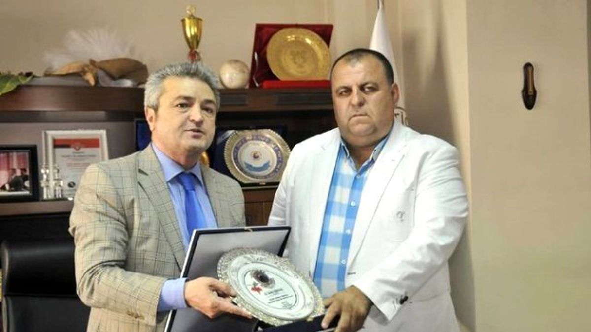 Hatso\'dan İş Adamı Karahanlı\'ya İstihdam Plaketi