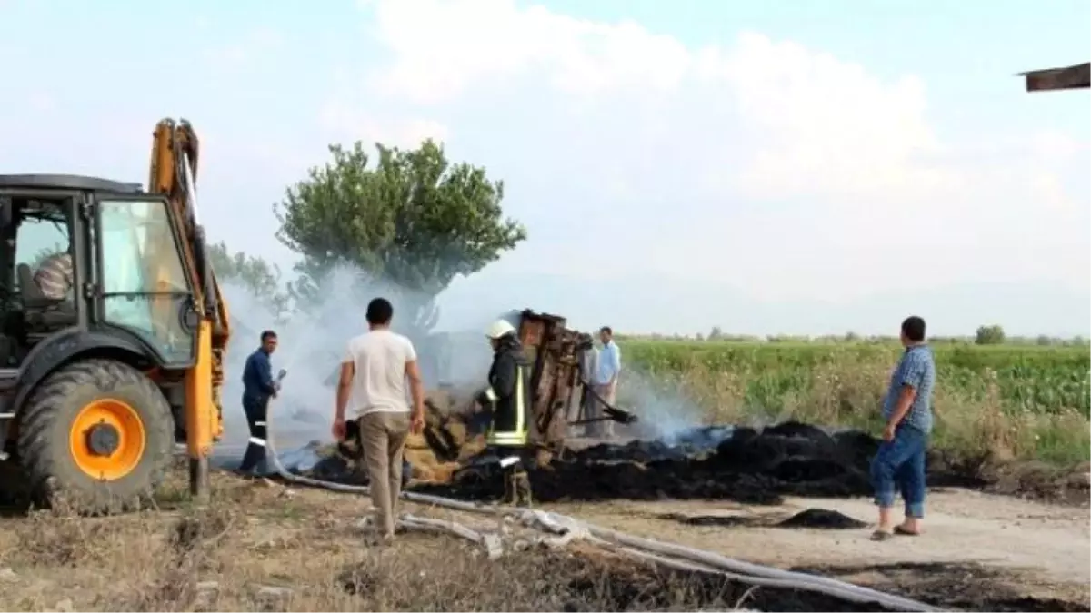 İki Römork Saman Alev Aldı