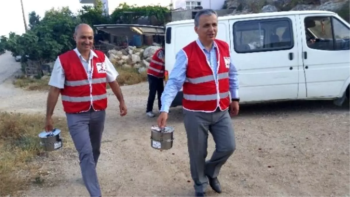 Kaymakam Cinbir Sıcak Yemek Dağıttı