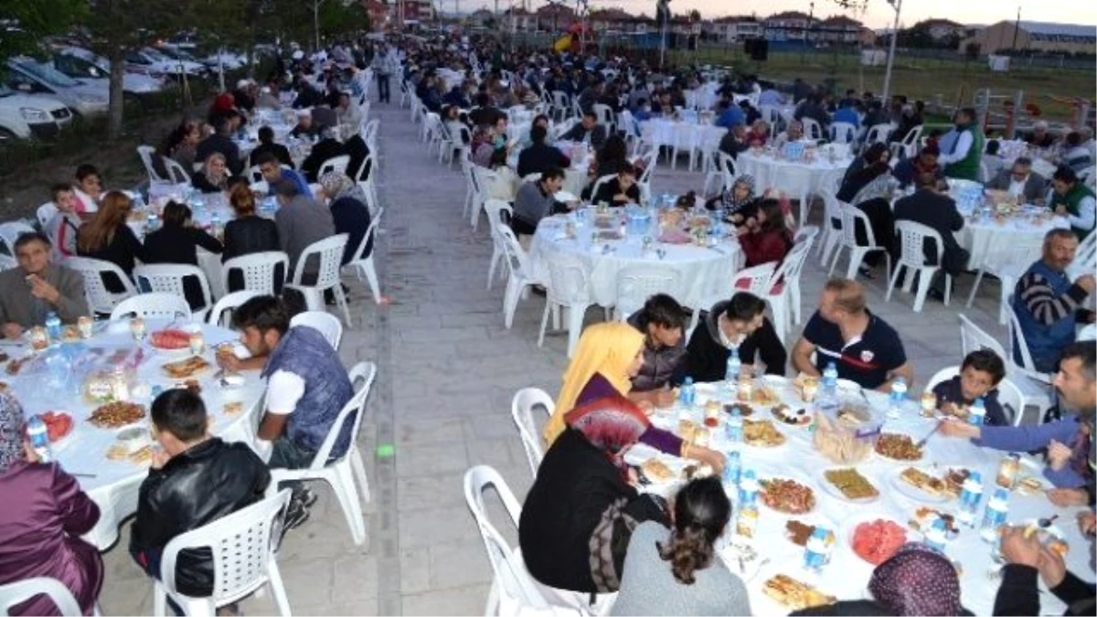 Kayseri Şeker İftar Sofrası, Aşık Veysel\'in Memleketi Şarkışla\'da Yoğun İlgi Gördü