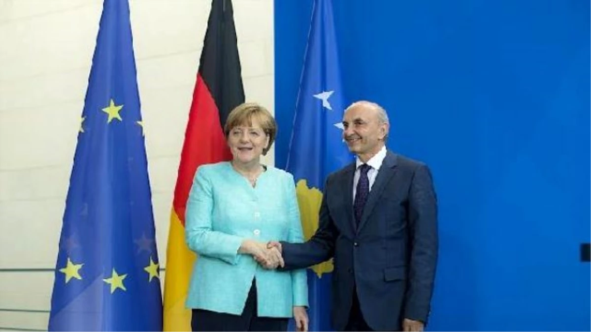 Kosova Başbakanı İsa Mustafa, Berlin\'de Angela Merkel ile Görüştü
