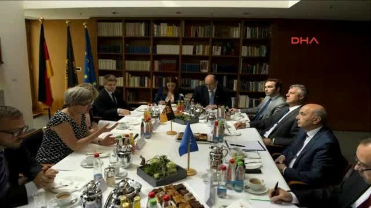 Kosova Başbakanı İsa Mustafa, Berlin?de Angela Merkel ile Görüştü