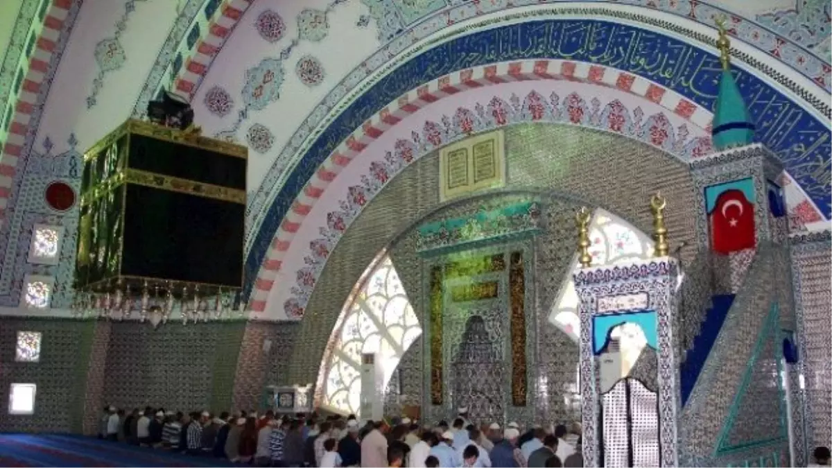 Kütahya Mekke Cami Ramazan\'da da Dolap Taşıyor