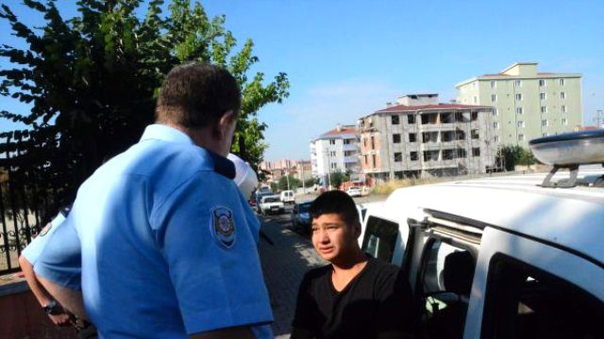 Motosikletle Kaçmak İsterken Polise Çarptı