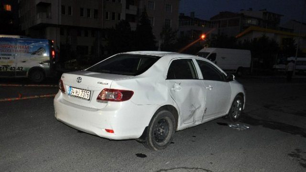 Motosikletle Otomobil Çarpıştı: 1 Yaralı