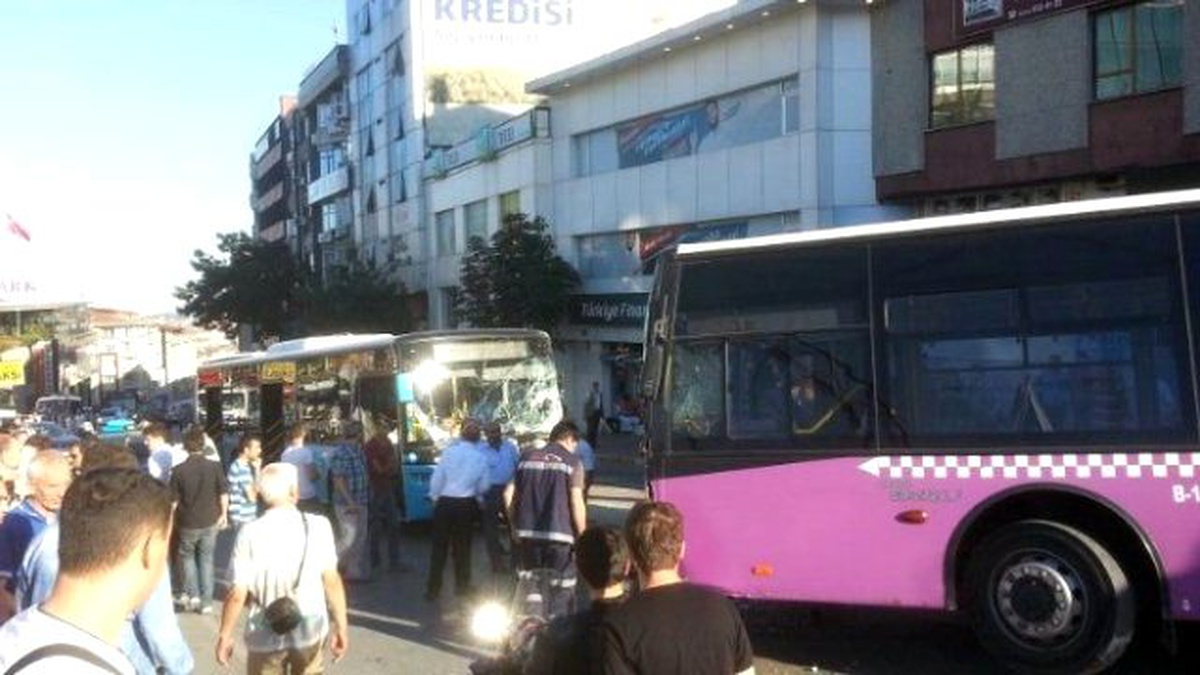 Özel Halk Otobüsleri Kafa Kafaya Çarpıştı: 3 Yaralı