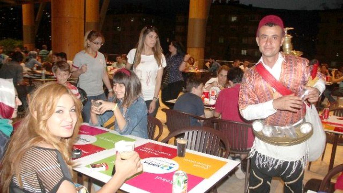 Piazza\'da Ramazan\'a Özel Serinleten Bir Tat: Meyan Şerbeti