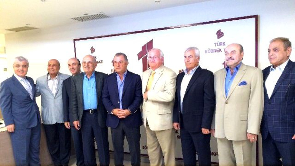 Profesyonel Futbolculardan Emekli Ağabeylerine Vefa\' İşbirliği
