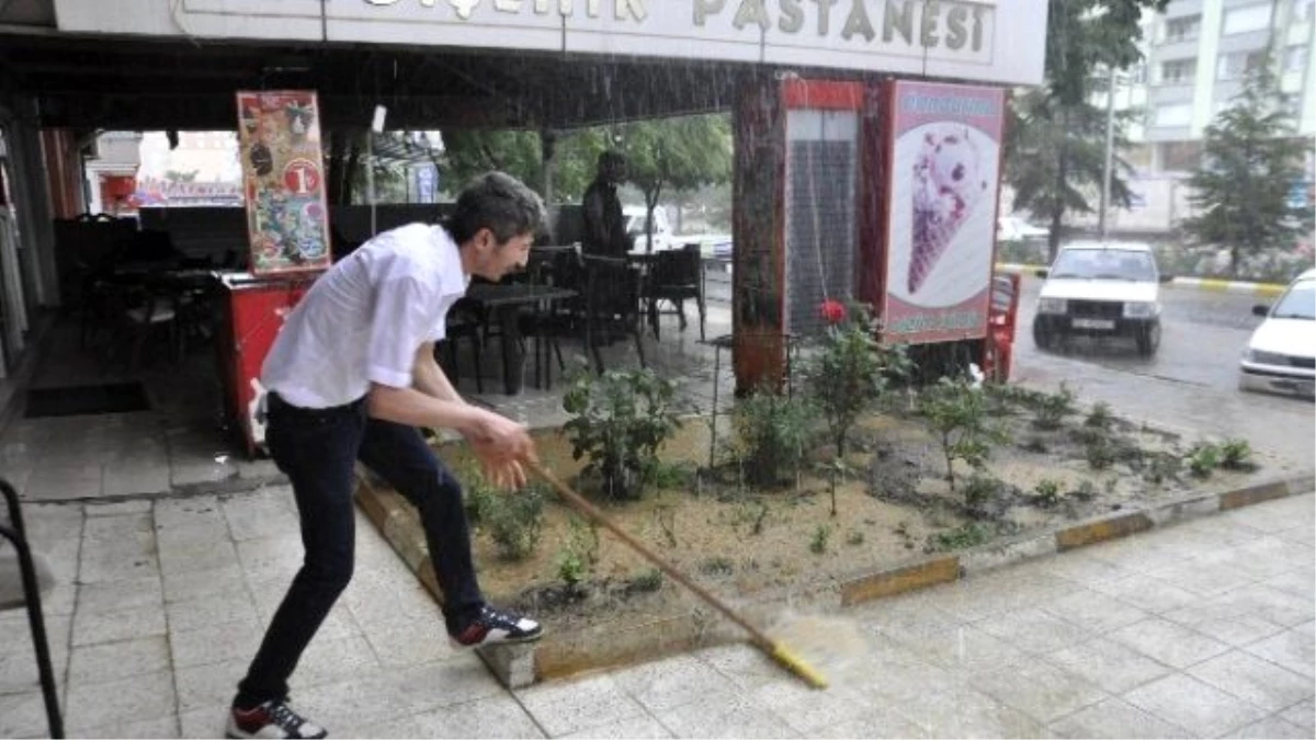 Seydişehir\'de Sağanak Yağış Hayatı Olumsuz Etkiledi