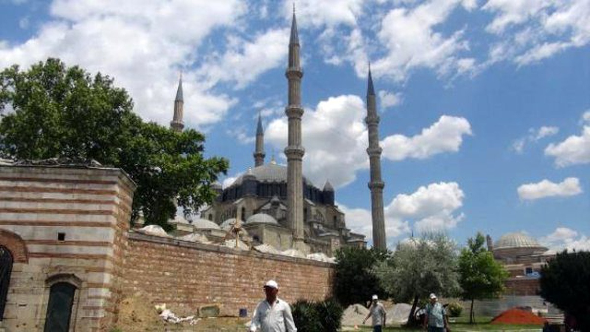 Tarihi Arasta Çarşısı\'nın Kurşunları Onarılıyor