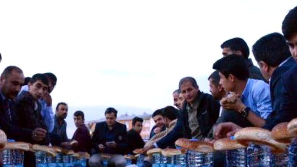 Ülkü Ocaklarından Simitli İftar