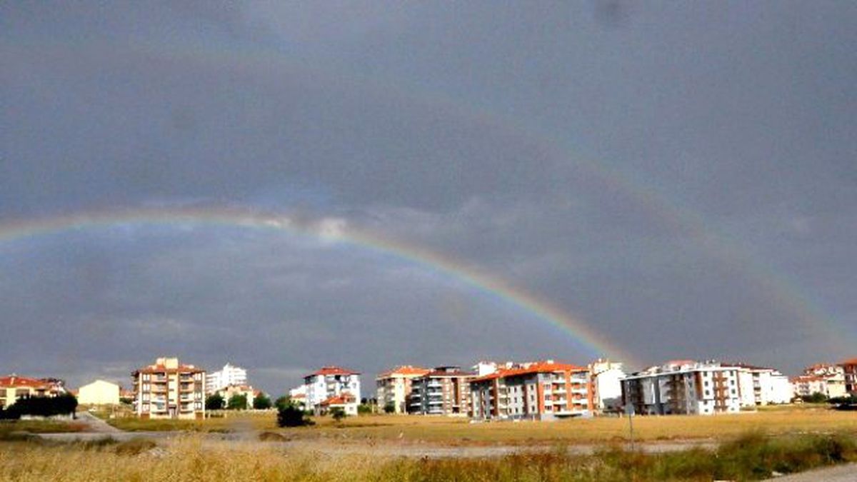Uşak\'ta Yağmur Sonrası Duble Gökkuşağı Sürprizi