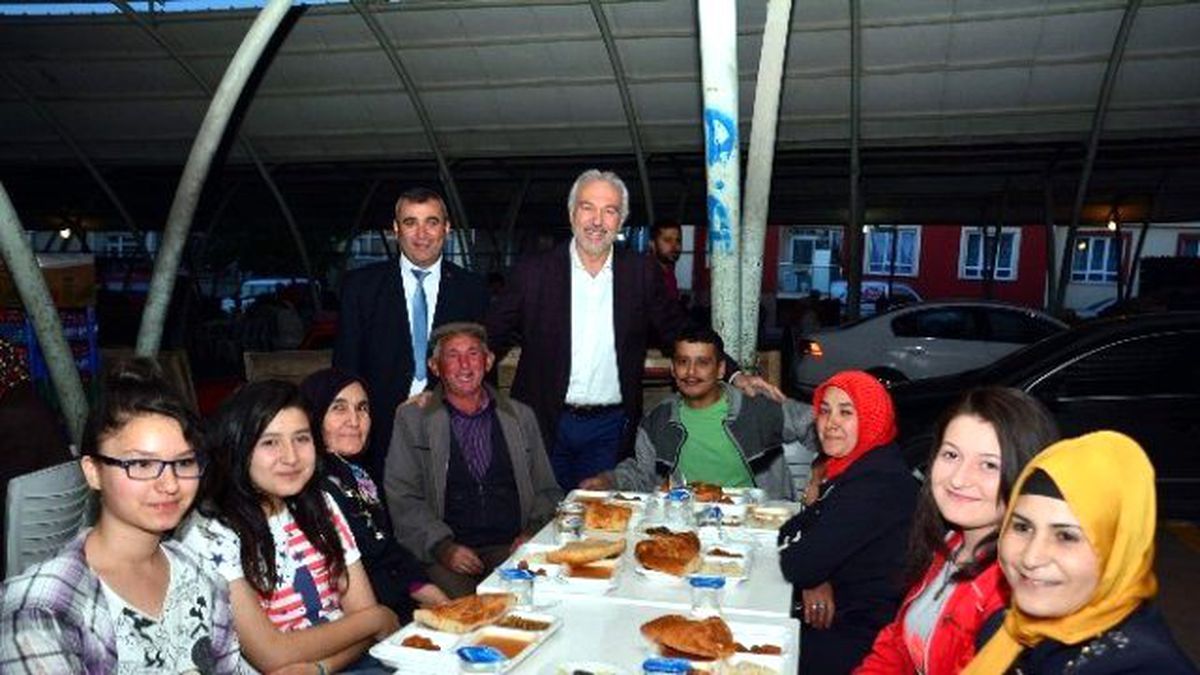 Yenidoğan ve Yunus Emre\'de İftar
