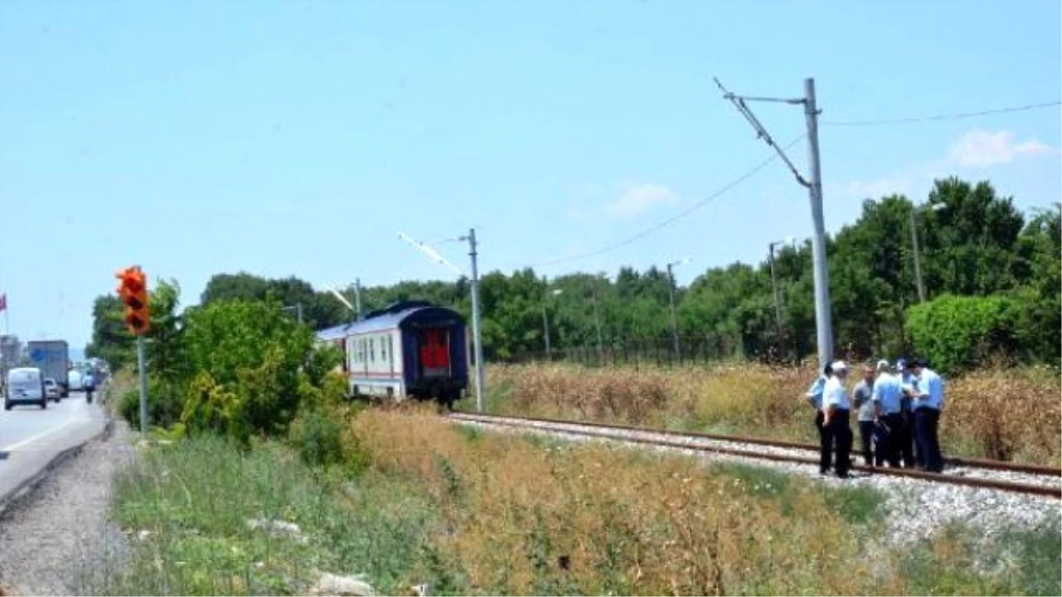 Yolcu Treni Çarpan Kağıt Toplayıcısı Öldü