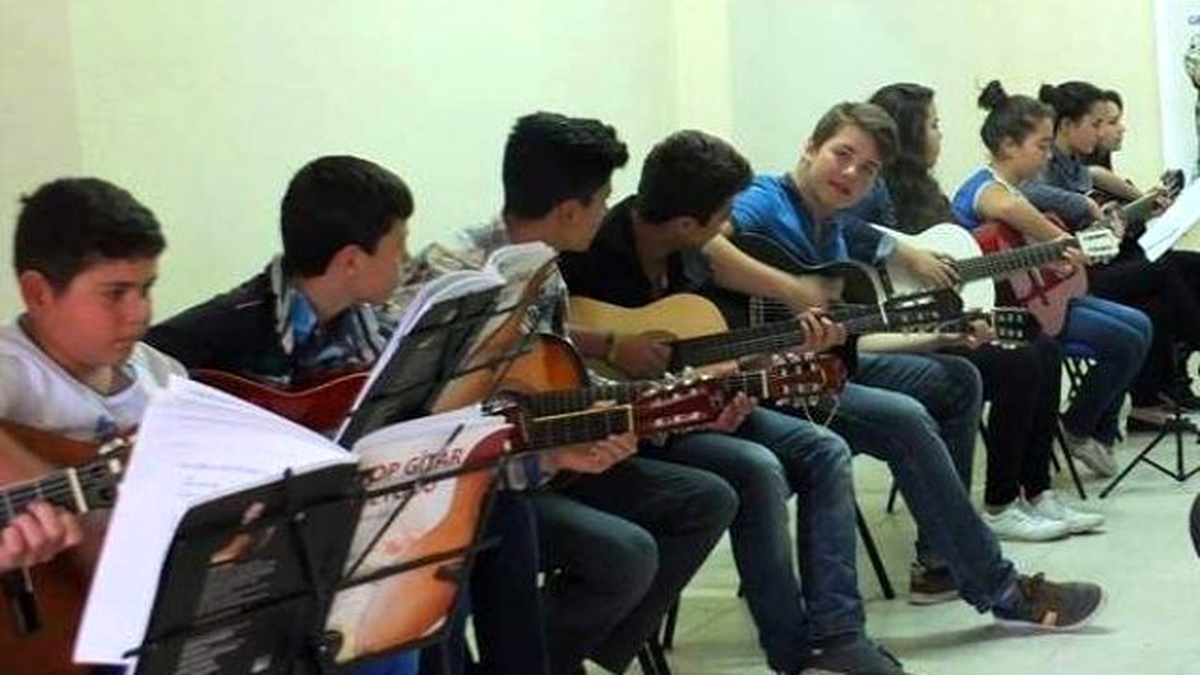Yozgat Gençlik Merkezi Tarafından Açılan Bağlama ve Gitar Kursu Yoğun İlgi Görüyor