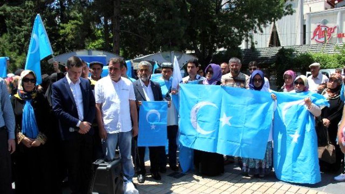 Agd Kayseri Şubesi Çin\'i Protesto Ederek Doğu Türkistan İçin Dua Etti