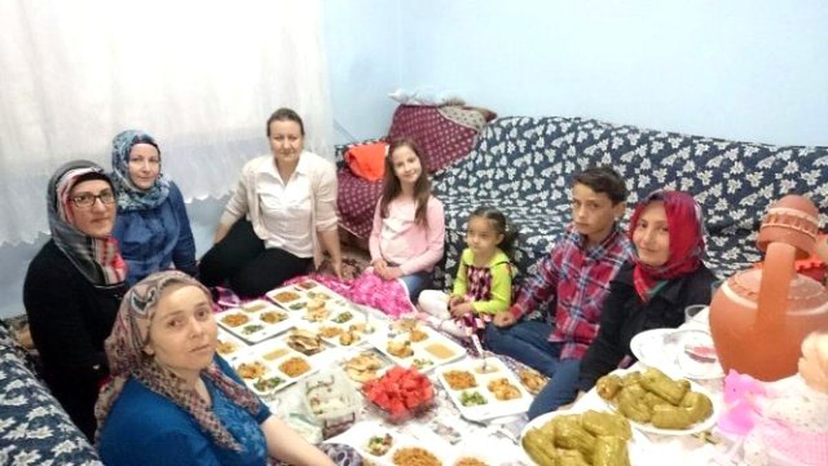 Ak Partili Hanımlar, Oruçlarını Halkla Birlikte Açıyor