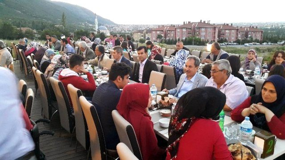 Akşehir Belediyesi\'nden Şehit ve Gazi Ailelerine İftar