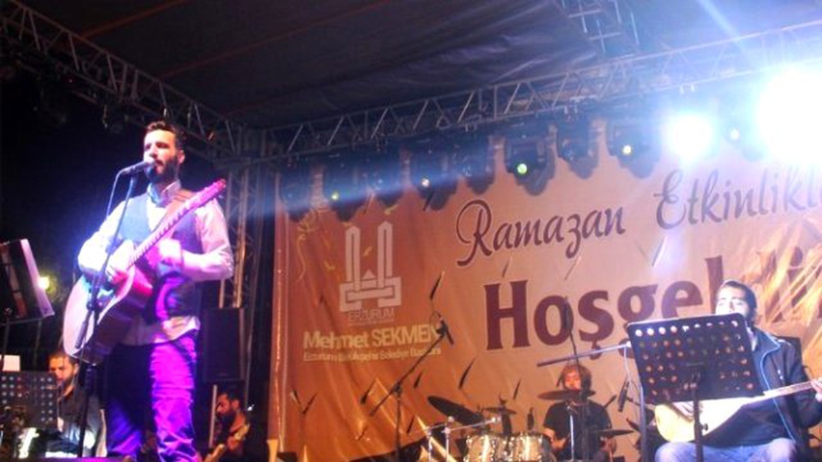 Aslan, Ezgileriyle İslam Coğrafyasındaki Zulmü Anlattı