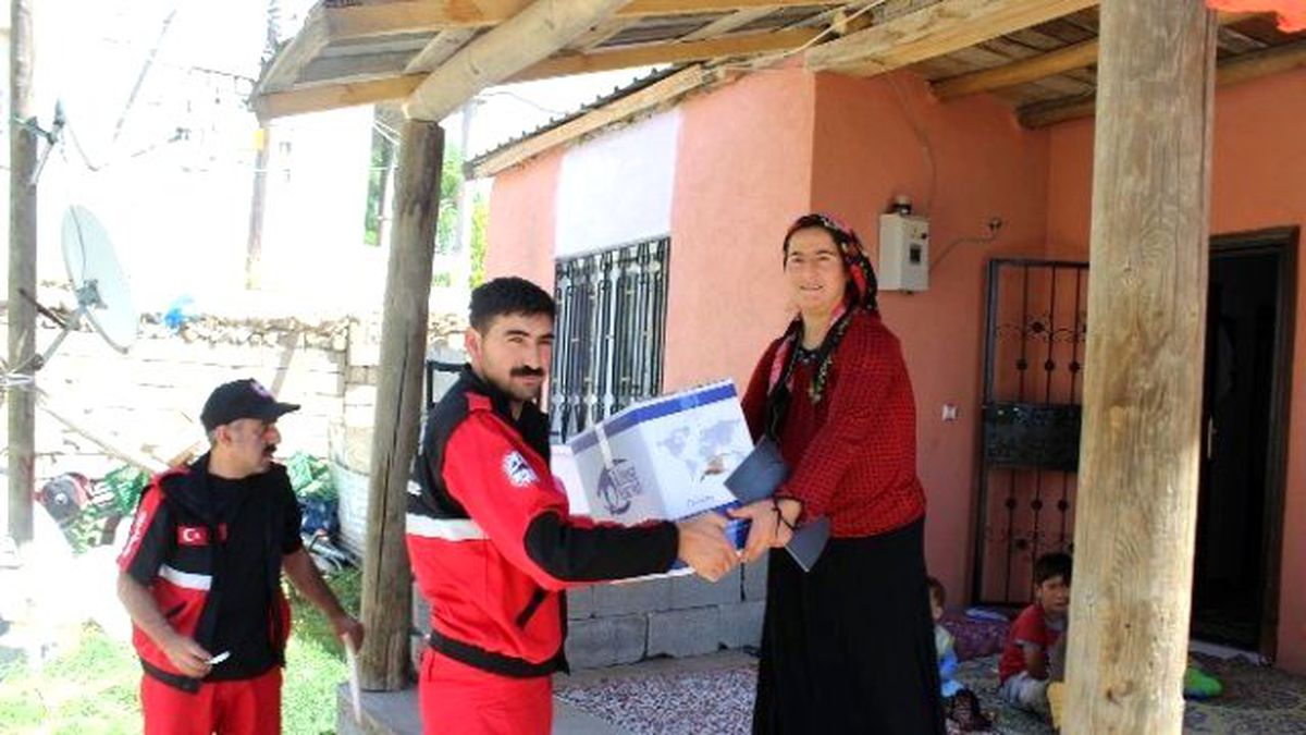 Asya Arama Kurtarma Ekibi, Sokak Sokak Gezip Kumanya Dağıttı