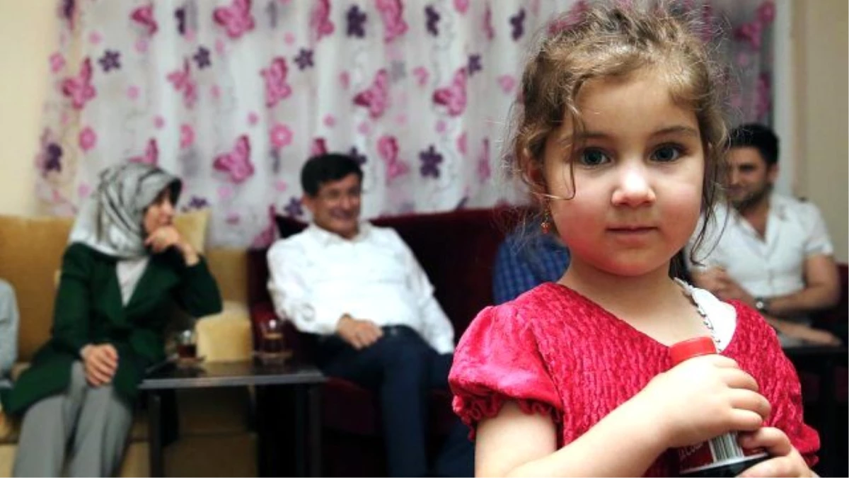 Başbakan Davutoğlu, Türkmen Aileyle İftar Yaptı