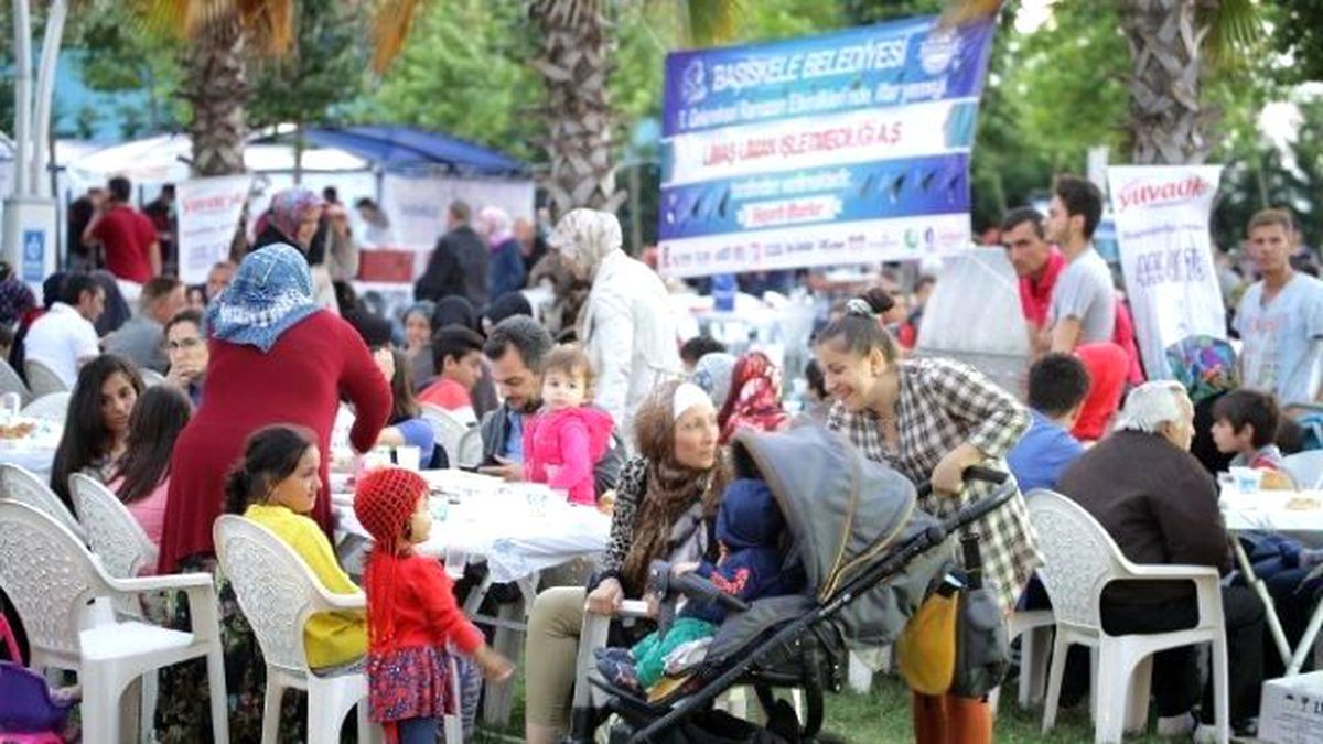 Başiskele Belediyesi\'nden Sahilde İftar