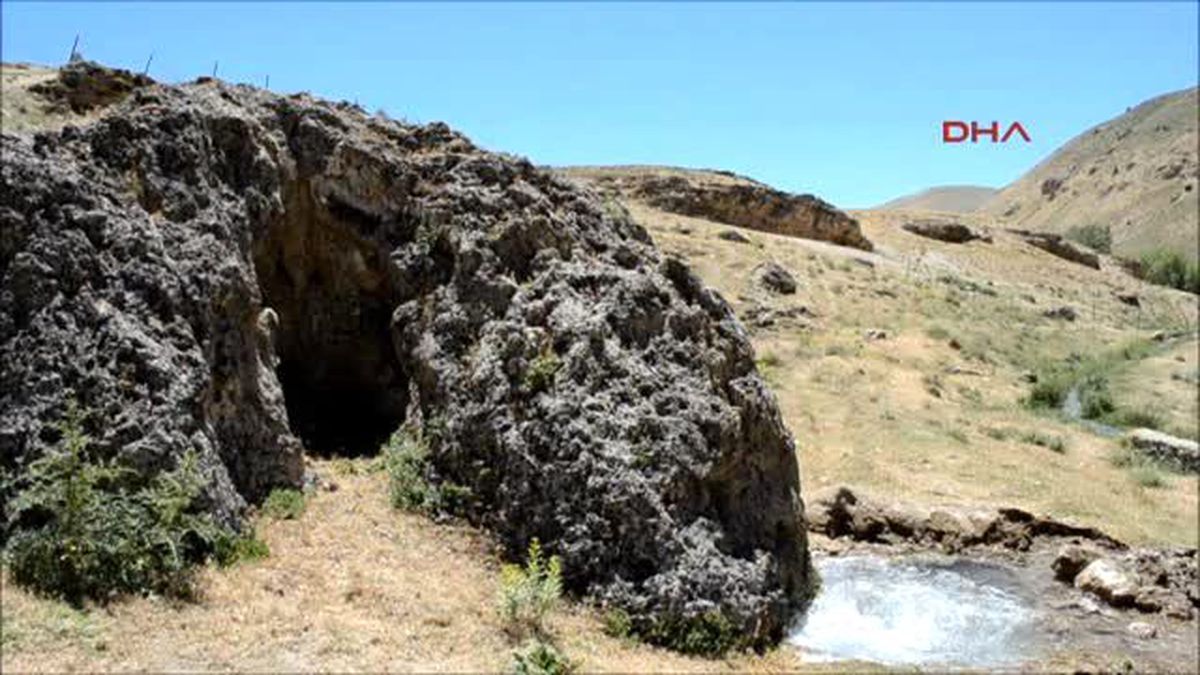 Bitlis Defineciler Su Borusunu Patlattı 3 Mahalle Susuz Kaldı