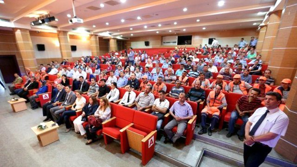 Bolu Belediyesi Personeline Gıda Kolisi Dağıttı