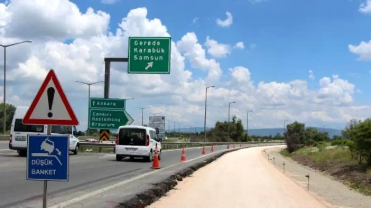 Bolu\'da Bayramlarda Çileye Dönüşen Yol Genişletiliyor