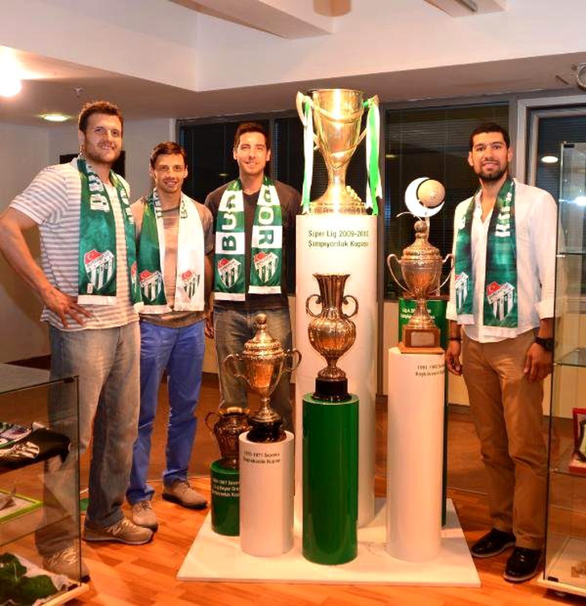 Bursaspor Basketbol\'a 4 Yeni İsim